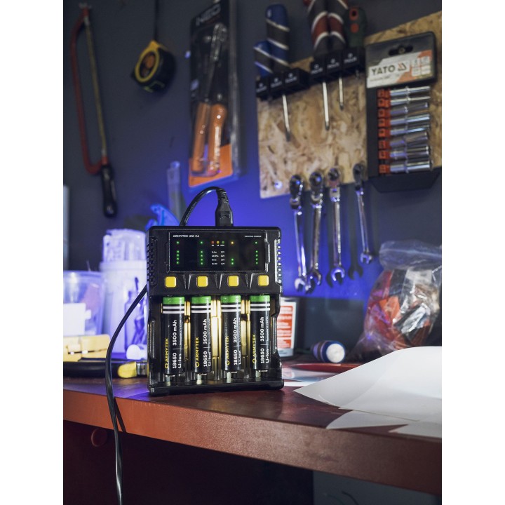 Armytek Uni C4 Charger / 4ch / Input AC 85-264V or DC 12V / Output up to 2A per channel – A04501C