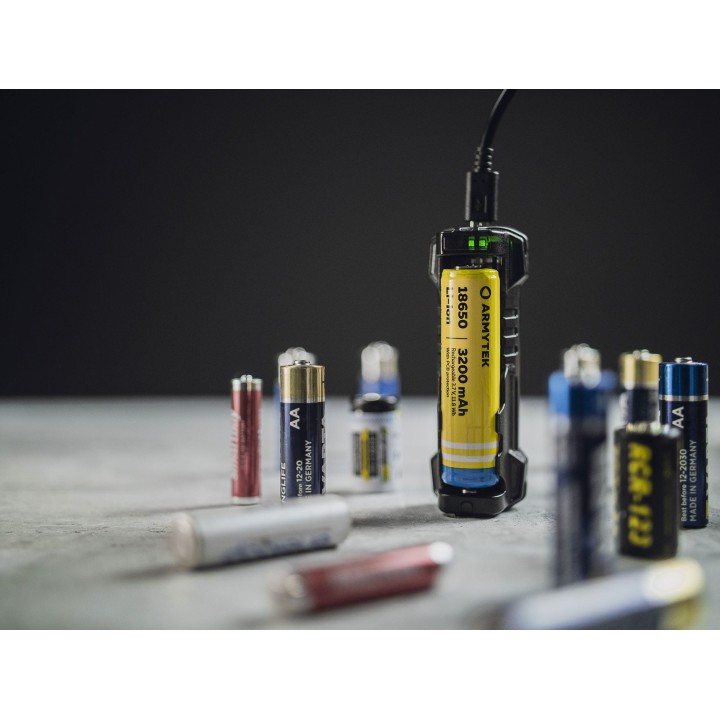 Armytek Handy C1 Pro Charger/1ch/Input 5V MicroUSB/Output 1A/Powerbank 2.5A – A02801