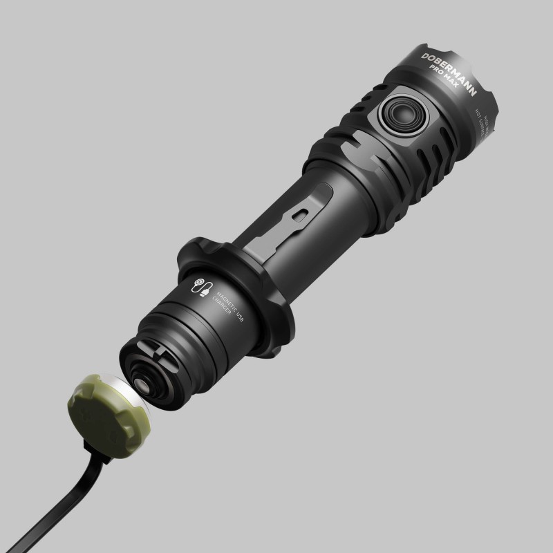 Armytek Dobermann Pro Max, torcia tattica compatta con ricarica magnetica