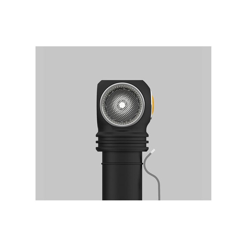 Armytek Wizard C2 Pro, torcia multifunzione con lente TIR